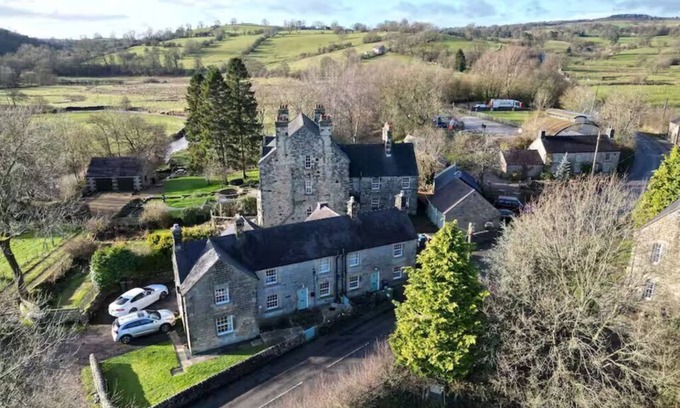 Hulme End Haus | Pass the Keys | The Old Shop Cosy Cottage for 6 & Furry Friends