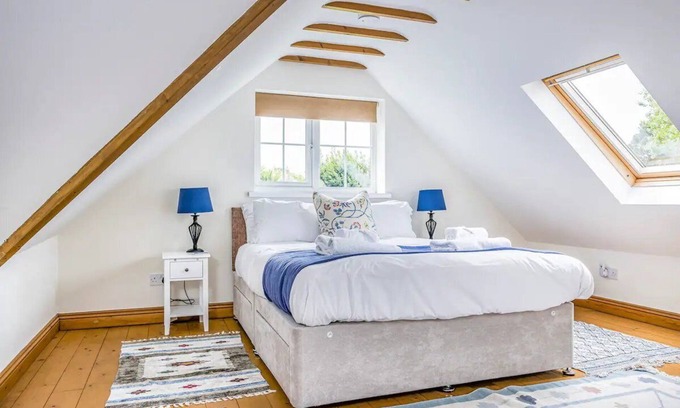 West Wittering Haus | Pass the Keys | Walk to West Wittering Beach