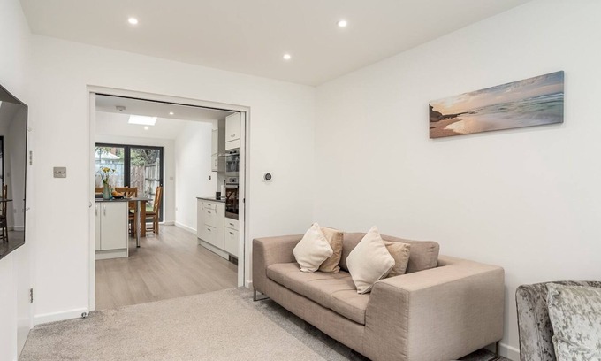 High Wycombe Wohnmobilvermietung | Pass the Keys | Wycombe and Handy Cross Townhouse