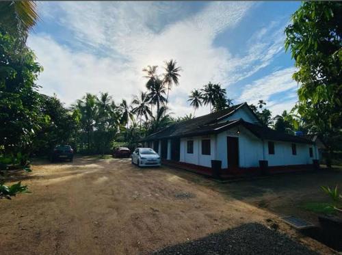 Hiniduma Haus | Paththuwa Walawwa - පත්තුව වලව්ව