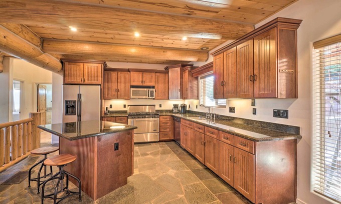 Payson Hütte | Payson Escape w/ Mtn Views & Fire Pit!