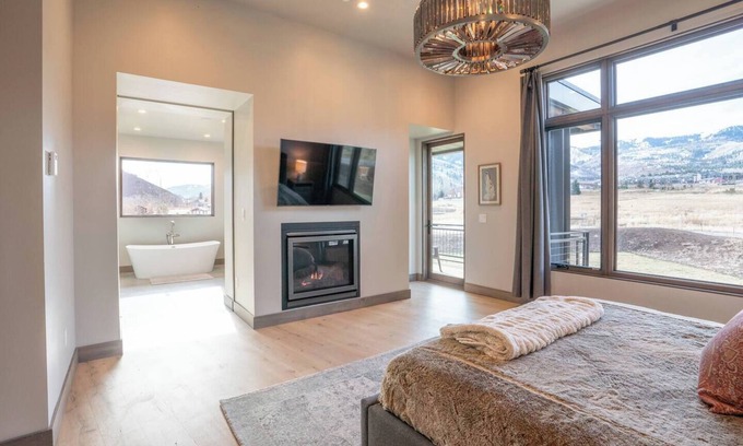 South Snyderville Basin Haus | PC Home w/Sweeping Mtn Views Great Location