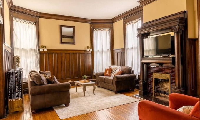 Central Gardens Wohnung | Peabody 1, 2 bedroom Main Floor Apartment