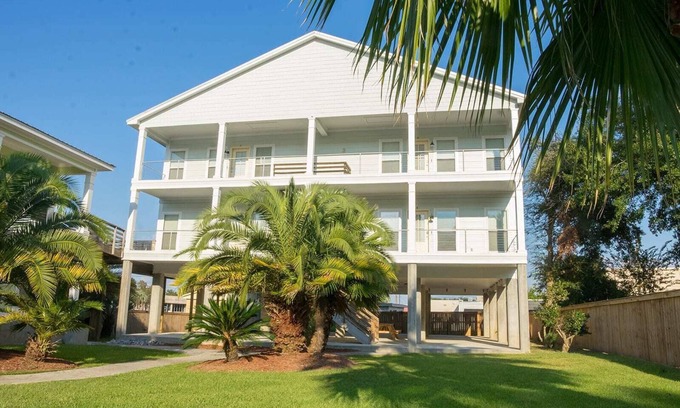 Kreole Wohnung | Peaceful 3BR 2BA Home / 4 TVs / Full Kitchen / W&D