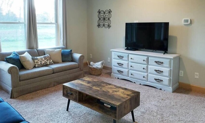 Middlebury Wohnung | ⭐ Private, spacious apartment in the country