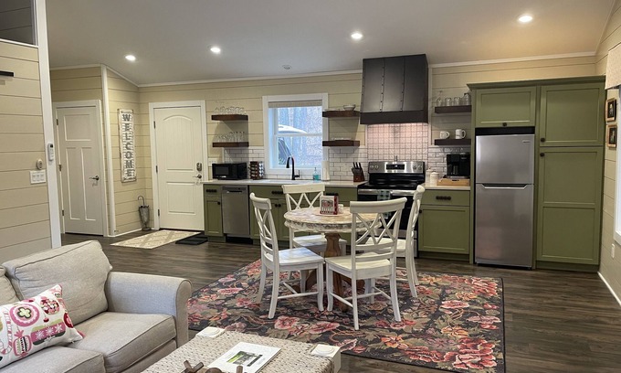 Traverse City Kabine | Ruhiges Ferienhaus in ruhiger, waldreicher Umgebung