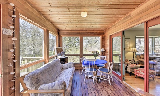 Menemsha Haus | Peaceful Chilmark Farmhouse by Menemsha Beach