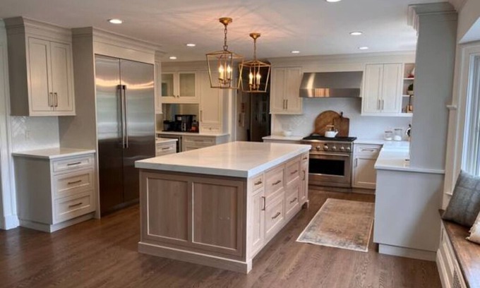 Greenwich Haus | Peaceful Colonial on Private Road in Greenwich, CT