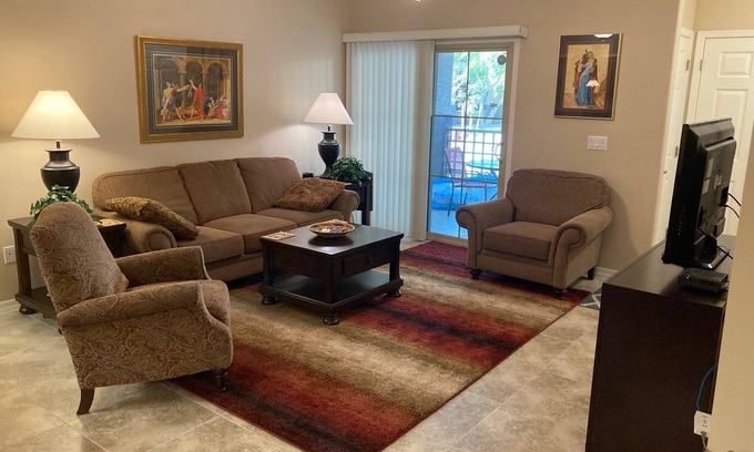 Parkwood Ranch Eigentumswohnung | Ruhige Wohnung in Gated Community. Apartment-Stil, Erdgeschoss.