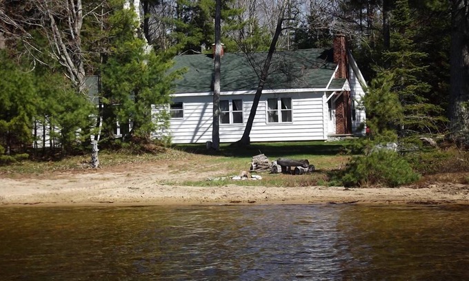 Gould City Hütte | Friedliche Hütte am Milakokia See mit Samstag Check in bis Samstag Check out