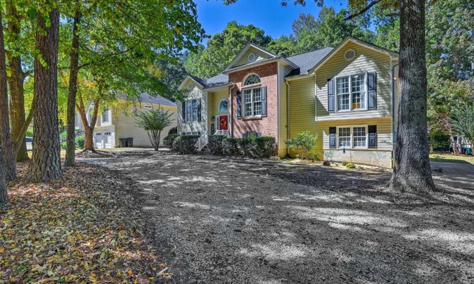 Dallas Haus | Peaceful Dallas Home with Deck and Charcoal Grill