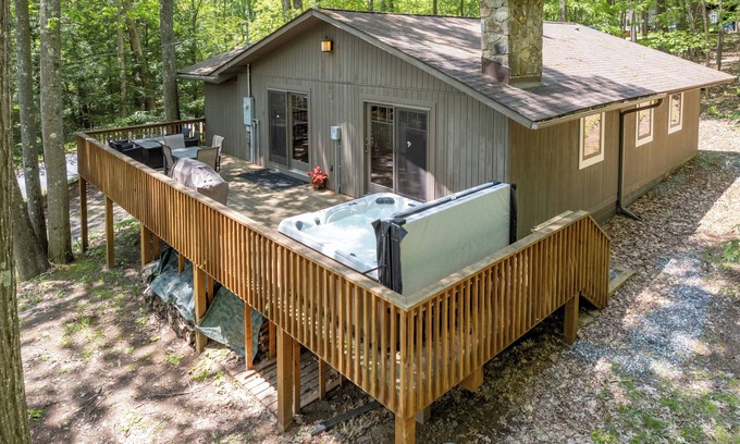 Sky Valley Haus | New! Woodlore: Lake Access, Fireplace, Hot tub, Grill!