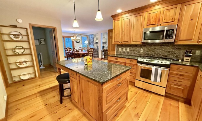 Winhall Wohnung | Featuring hot tub, pool table and sauna!