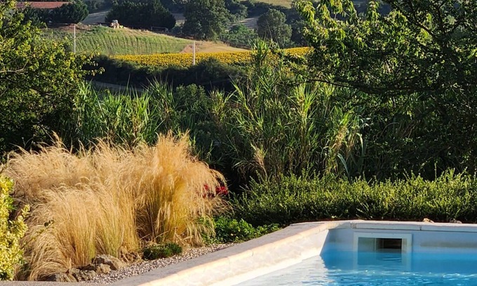 Canens Haus | Peaceful gîte in the heart of nature with large swimming pool and view of the Pyrenees.