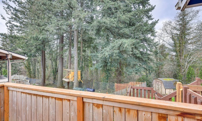 Gresham Haus | Peaceful Gresham Home w/Grill: 2 Mi to Downtown