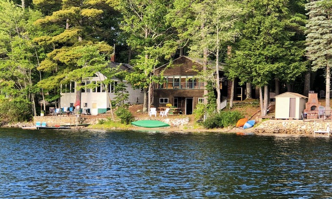 Gray Kabine | Peaceful Lakefront Cabin on Crystal Lake