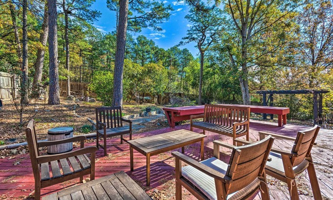 Reservoir Haus | Peaceful Little Rock Abode w/ Yard & Fire Pit