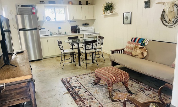 Folsom Haus | Peaceful, quaint, cozy stay