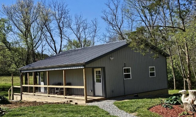 Morrow Haus | Peaceful, Quiet and Country with 2 bedrooms and WiFi, AC in marvelous Morrow