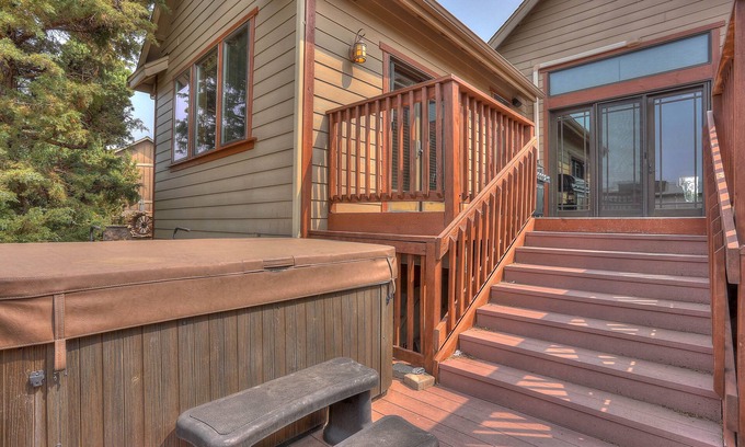 Mountain View Haus | Peaceful & Quiet, Hot Tub, Pool Table, Fire Pit, Walk to Dining