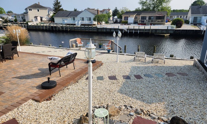 Beach Haven West Wohnung | Peaceful shore house on the water!