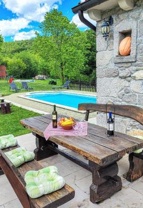 Krkuz Villa | Peaceful Villa Ida&Mirko in nature with private pool