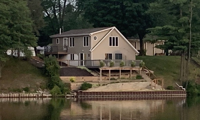 Stanwood Haus | Peaceful Waterfront Home on the Muskegon River
