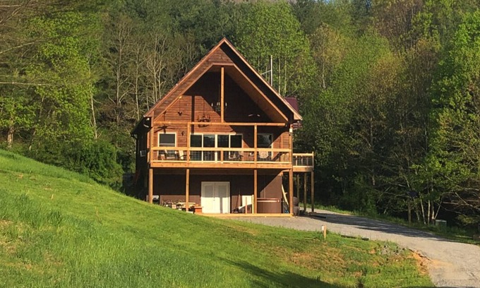 Independence Haus | Peach Bottom Lodge NEU - 3 Schlafzimmer, 3. 5 Badezimmer, 11. 5 Acres, Deck w / Hot Tub & More