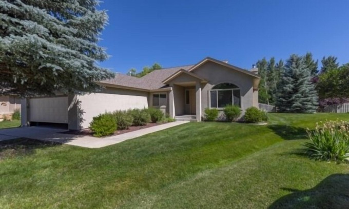 Dalton Ranch Haus | Peachtree Platz in Dalton Ranch Golf Course Gemeinschaft. 4 Schlafzimmer, 2 Bäder, 8 Personen. Die günstige Lage nur 10 Minuten von Durango und 20 von Purgatory Ski Resort.