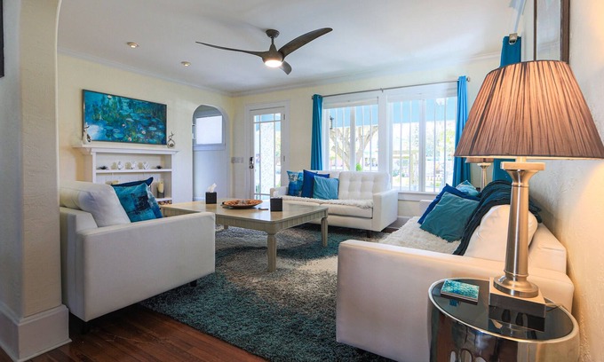 DeLand Haus | Peacock House