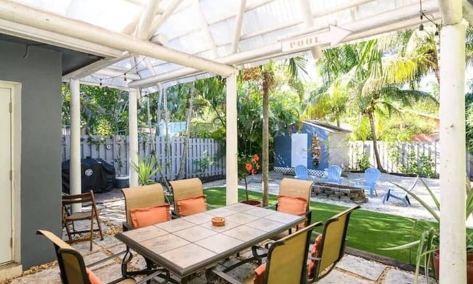 River Oaks Haus | Peacock Villa 2 by PMI