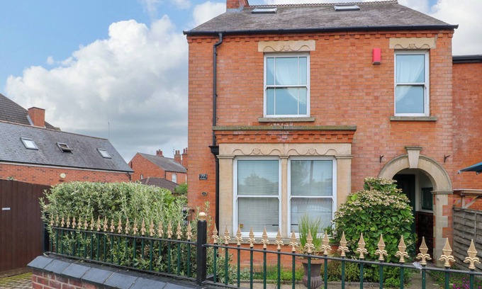 Newark Haus | PEAK HOUSE, family friendly, with open fire in Newark-On-Trent