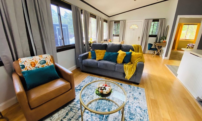 Pipestem Skihütte | ⛰️Peaks of Pipestem ⛰️ Brand new listing with all NEW furnishings