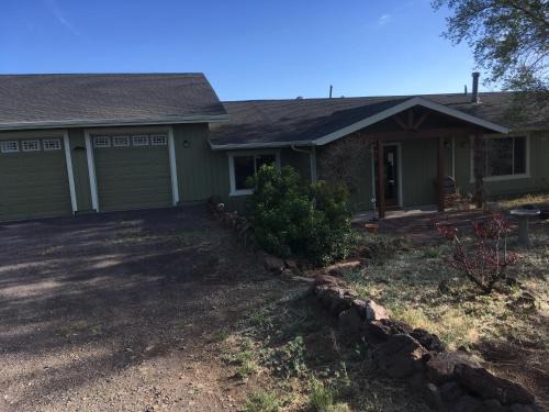 Flagstaff Bed & Breakfast | Peaks Wildernest House Bed and Breakfast - Vaccinations Required