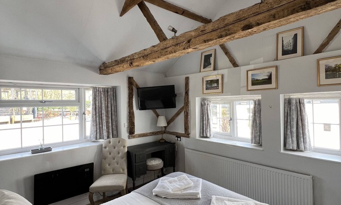 Hildersham Hotel | Pear Tree Inn Pear & Olive
