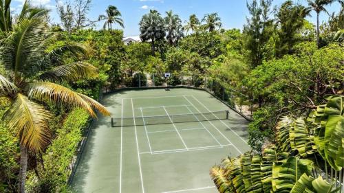 Bodden Town Haus | Pease Bay House