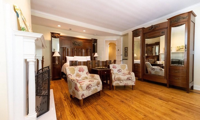 Edenton Bed & Breakfast | Charming downtown Edenton location with homemade breakfast daily