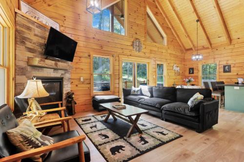 Logan Haus | Peek A Boo Cabins: Cozy Cabin