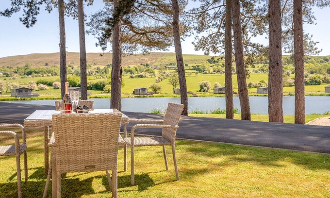 Fence Haus | Pendle View Gatehouse – Lakeside Stay in the Ribble Valley