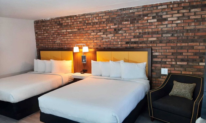 Oakford Hotel | Penn Lodge Hotel & Suites