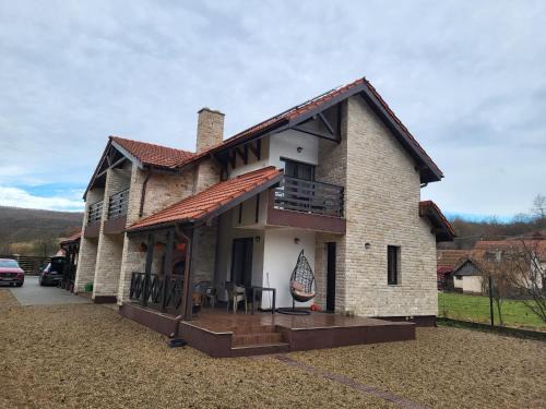 Paulis Haus | Pensiunea Crenguța Fermecată