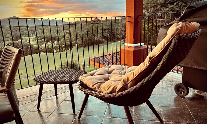 Brasilito Eigentumswohnung | Penthouse inside the Reserva Conchal! Closest to the pool, amazing view.
