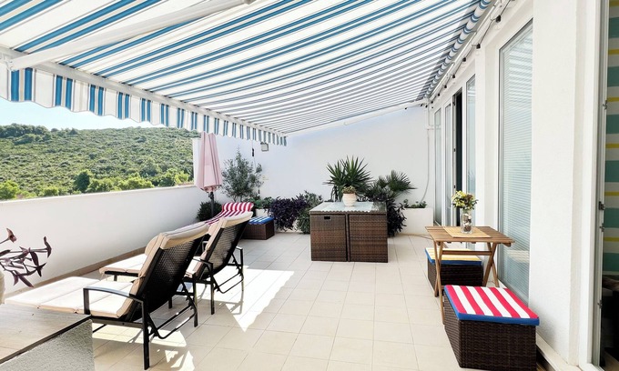 Necujam Wohnung | Penthouse with large terrace 50 m from the beach: an oasis of peace and beauty.