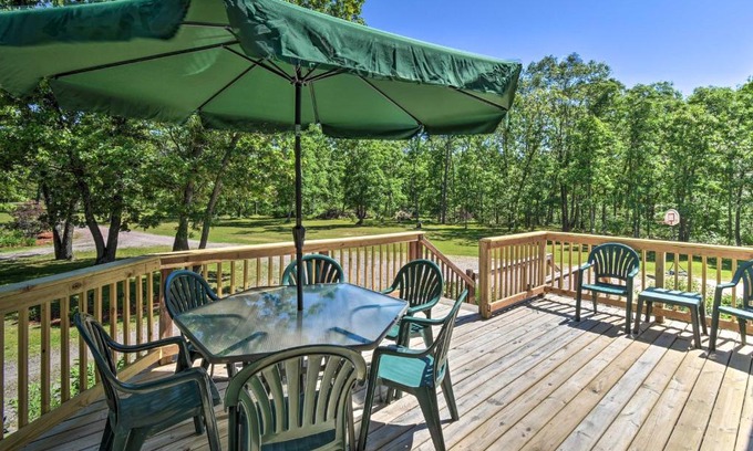 Lyndon Station Haus | People and Paws Home with Fenced Yard by the Dells!