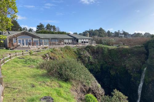 Mendocino Haus | Perched on the Bluff - Main Home