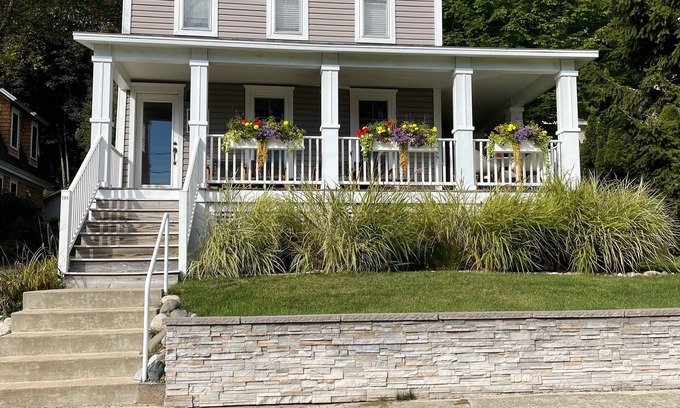 Harbor Springs Haus | Perfect Downtown Harbor Springs Retreat – Walk Everywhere!