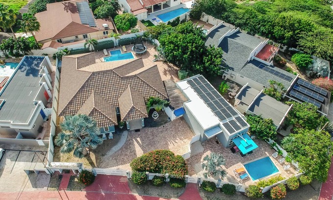 Esmeralda Haus | Perfect Family Getaway: 3bdr Home w/Pool & BBQ