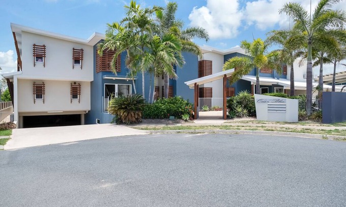 Mackay Harbour Haus | Perfect Getaway with beach views!