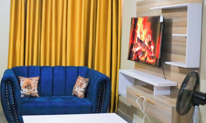 Kisumu Wohnung | Perfect Getaway: Quiet, 1-Bedroom Private Balcony. Walk to Kisumu Airport.