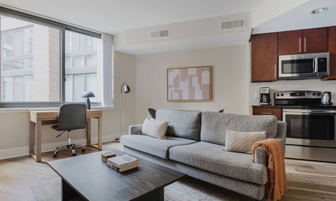 Mount Vernon Triangle Wohnung | Perfect Mt Vernon 1BR w/ Gym, Pool & Security, near Metro, by Blueground